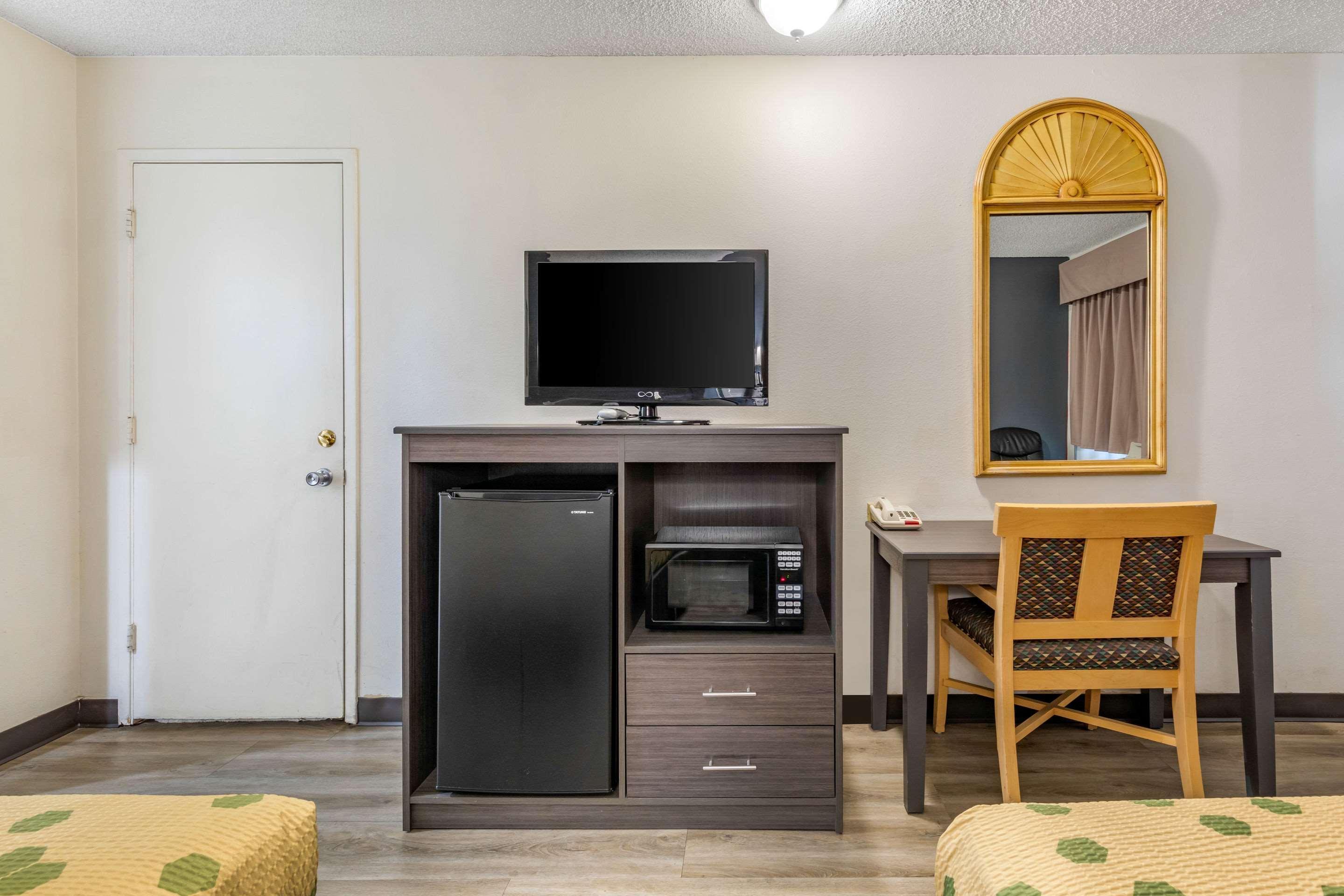 Lodge Econo On Historic Route 66 Barstow