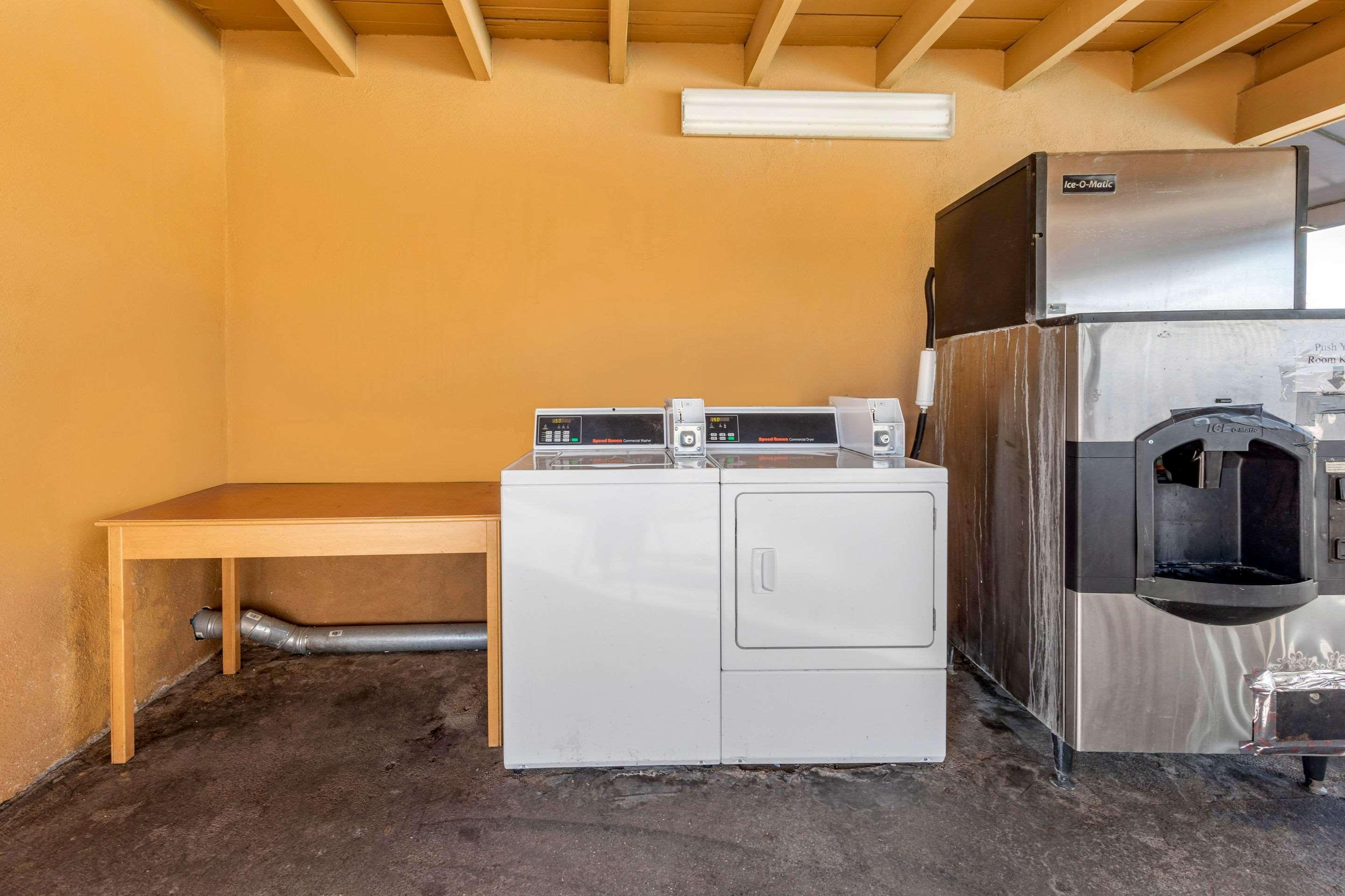 Lodge Econo On Historic Route 66 Barstow