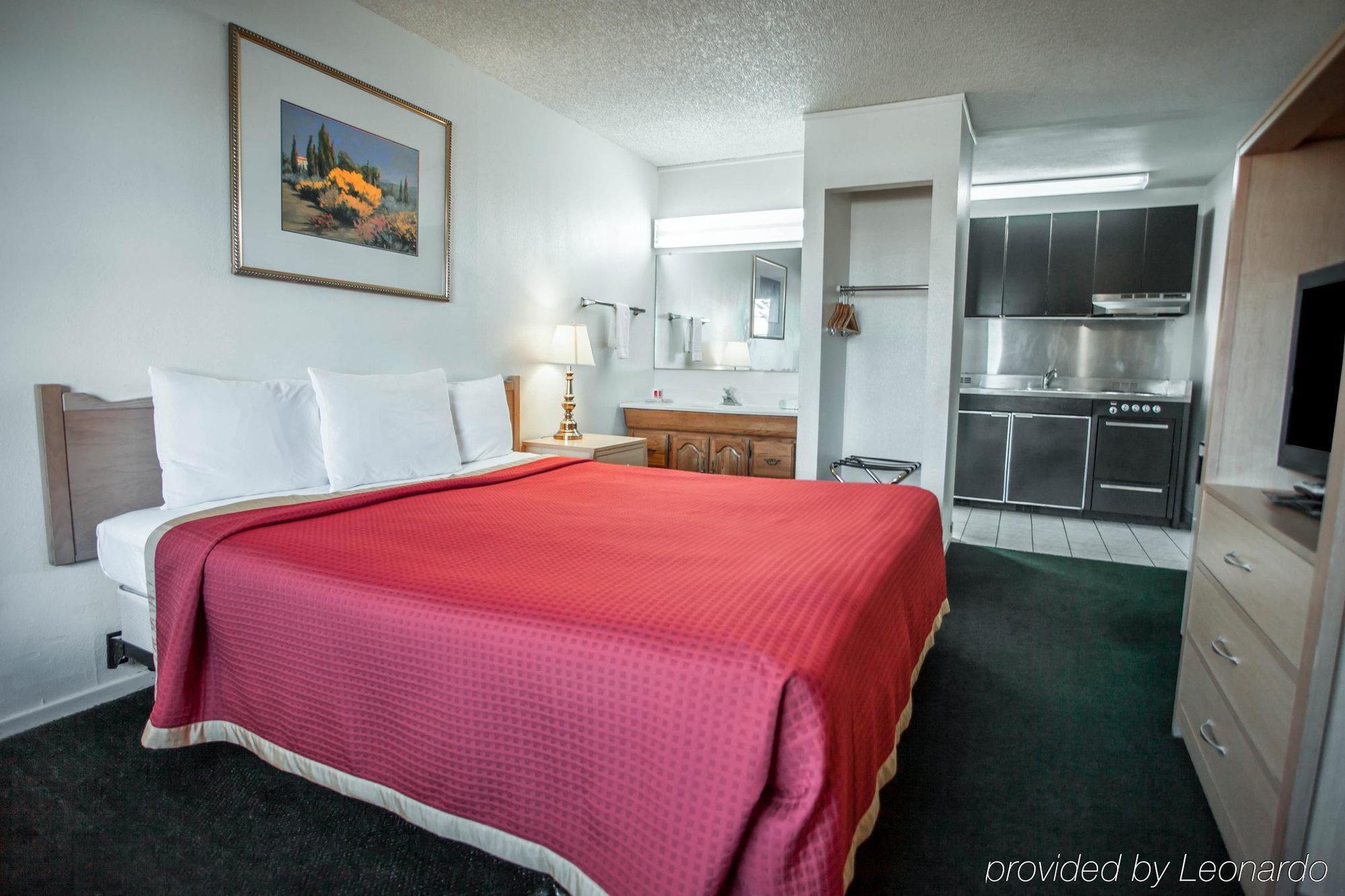 Lodge Econo On Historic Route 66 *